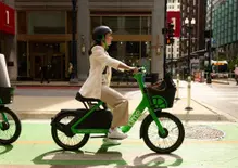 Bike sharing contro auto a benzina: cinque biciclette bastano ad azzerarne le emissioni. Lo studio che riscrive la mobilità urbana