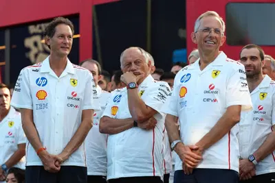“La fiducia c'è e continua ad esserci”: così la Ferrari rompe il silenzio sul futuro di Vasseur e spegne le voci su Horner prima di Sepang