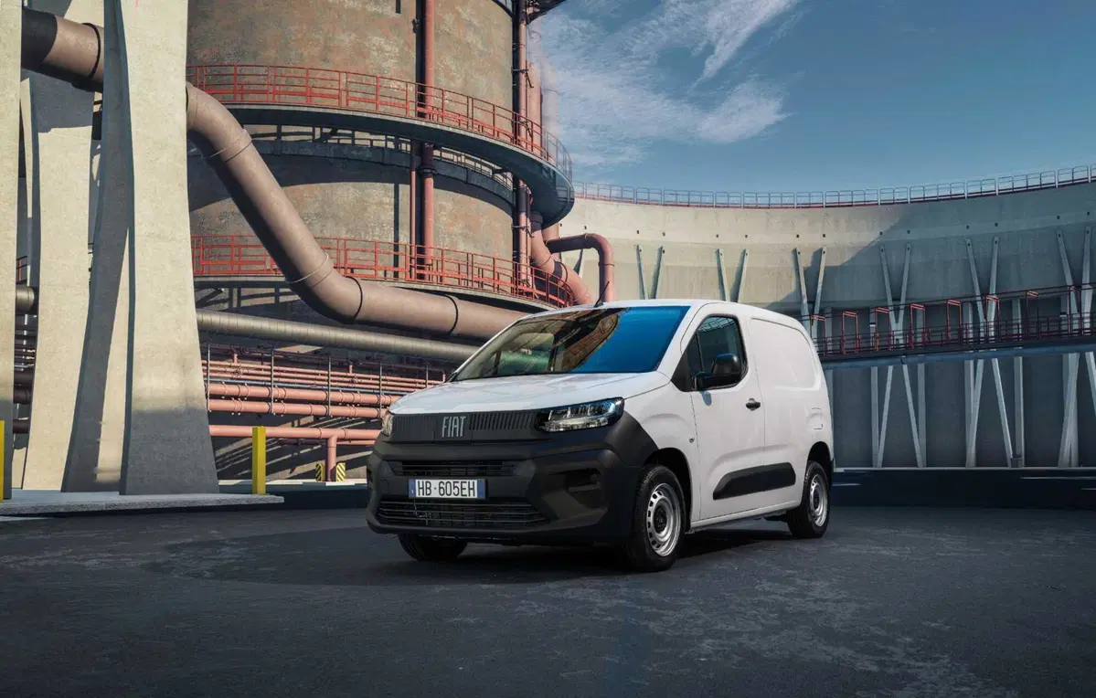 Stellantis Smart Compact Van, il furgone che rinuncia al terzo posto e si trasforma in ufficio mobile (2)