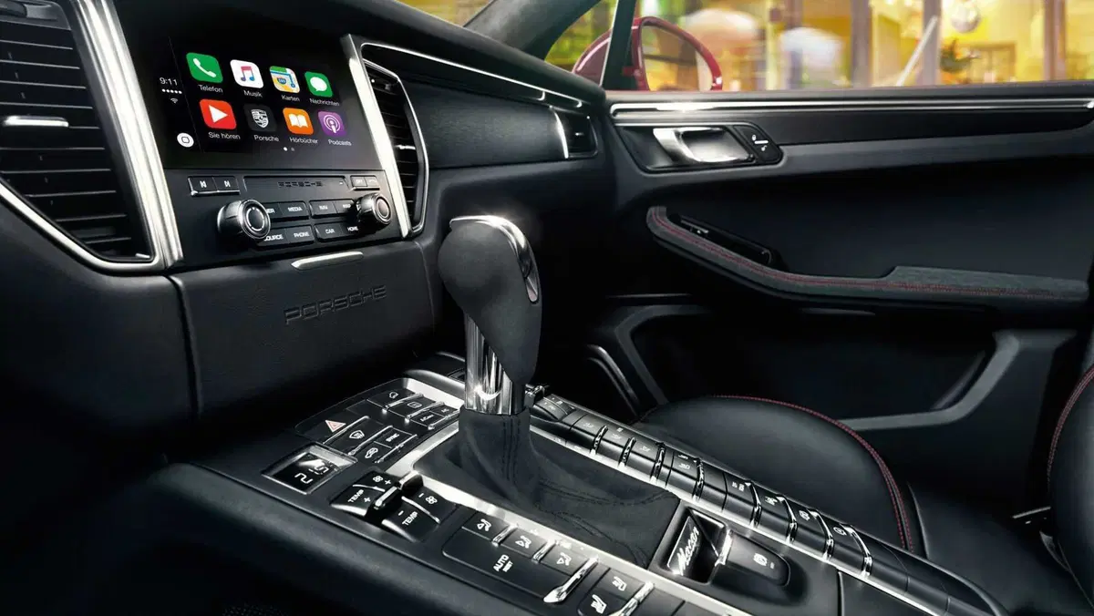 Porsche riporta nel presente 911, Boxster e Cayman: CarPlay e Android Auto senza fili sulle sportive fino al 2016