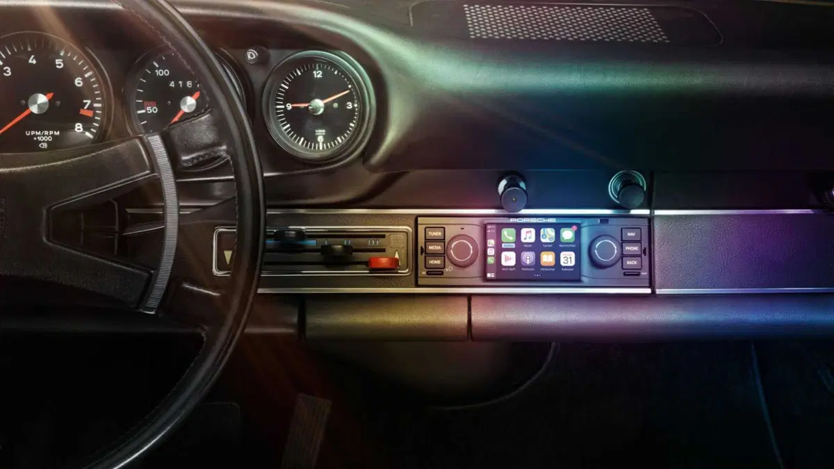 Porsche riporta nel presente 911, Boxster e Cayman: CarPlay e Android Auto senza fili sulle sportive fino al 2016 (2)
