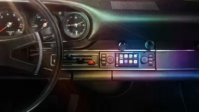 Porsche riporta nel presente 911, Boxster e Cayman: CarPlay e Android Auto senza fili sulle sportive fino al 2016