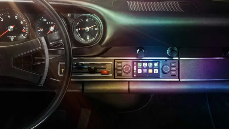 Porsche riporta nel presente 911, Boxster e Cayman: CarPlay e Android Auto senza fili sulle sportive fino al 2016