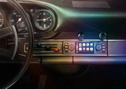 Porsche riporta nel presente 911, Boxster e Cayman: CarPlay e Android Auto senza fili sulle sportive fino al 2016