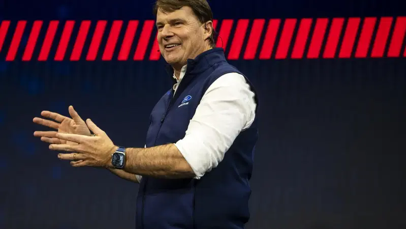 Ford, l'allarme di Jim Farley: «Per l'Europa è troppo tardi contro le auto cinesi, per gli USA no»