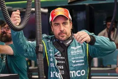 'Se guardo le gare in TV sento di poter fare meglio di loro': Alonso spiega il rinnovo con Aston Martin. E punge la F1: 'Oggi metà schieramento non finirebbe Sepang del passato'