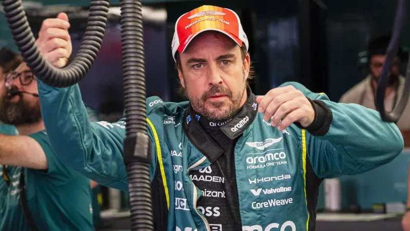 'Se guardo le gare in TV sento di poter fare meglio di loro': Alonso spiega il rinnovo con Aston Martin. E punge la F1: 'Oggi metà schieramento non finirebbe Sepang del passato'