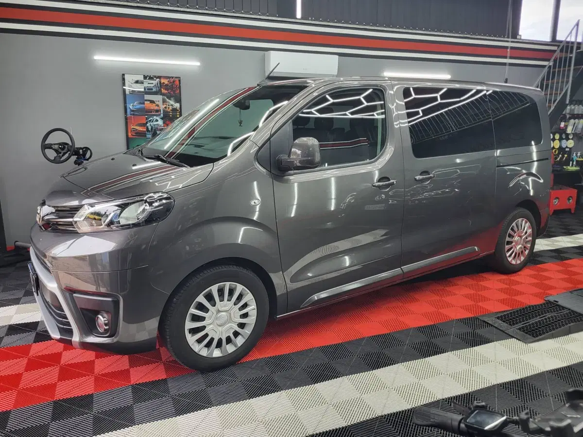 Toyota Proace Verso usata a Varese (4)