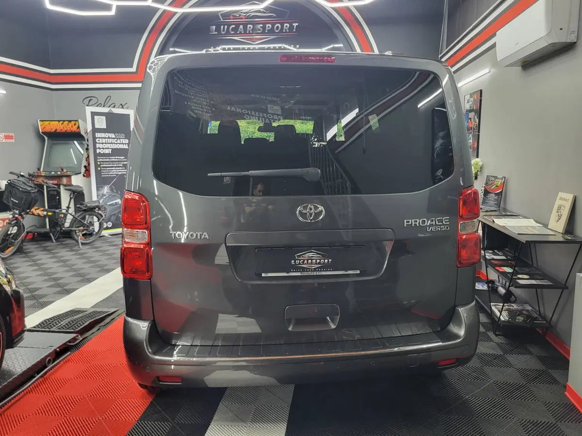 Toyota Proace Verso usata a Varese (7)