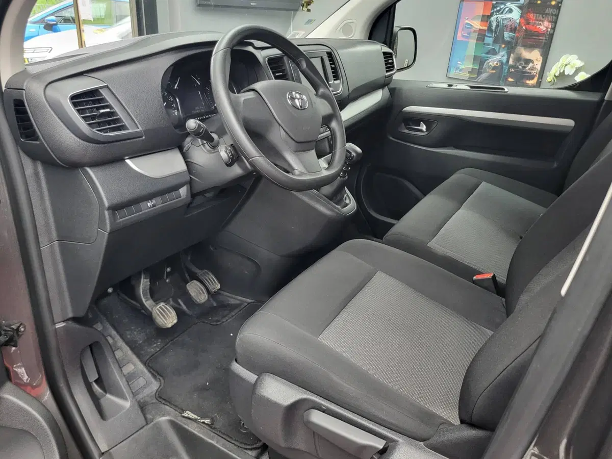 Toyota Proace Verso usata a Varese (10)