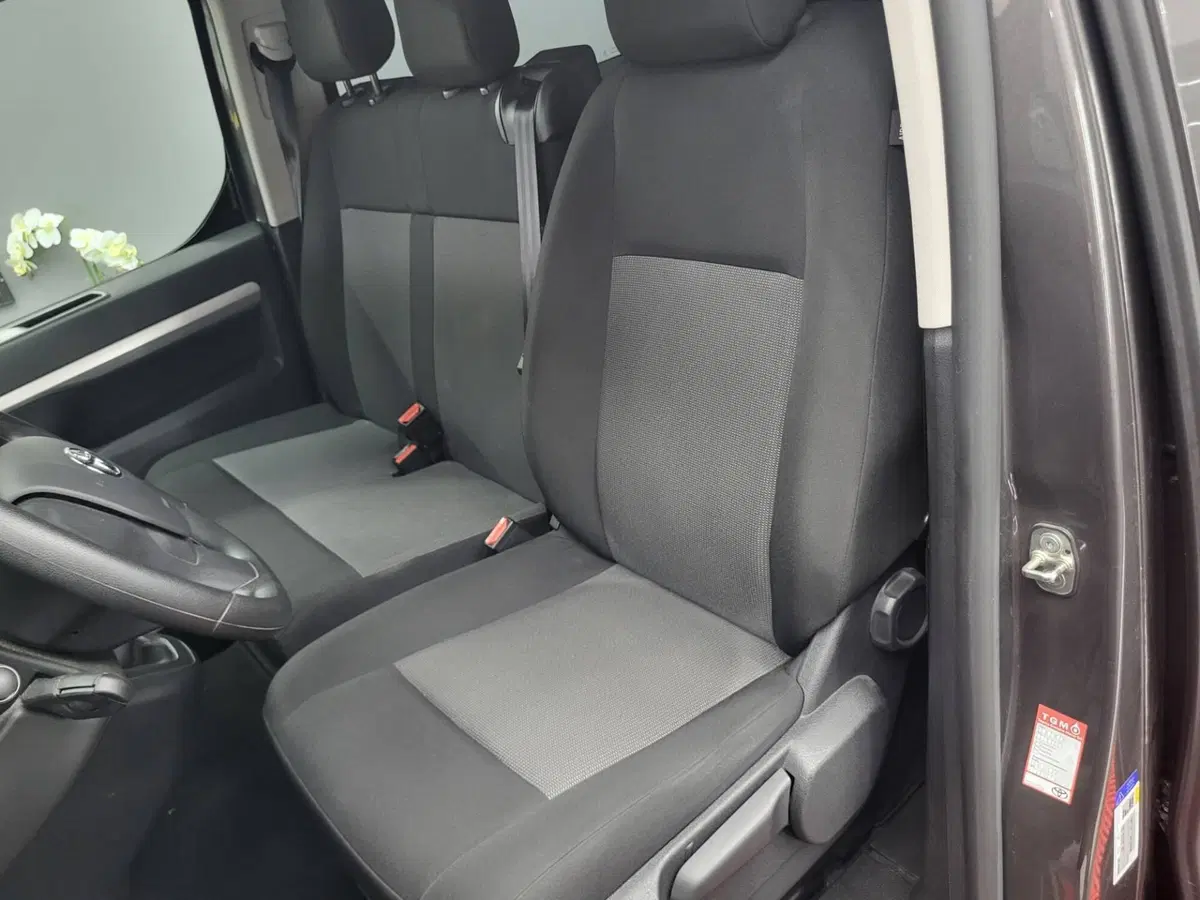 Toyota Proace Verso usata a Varese (11)