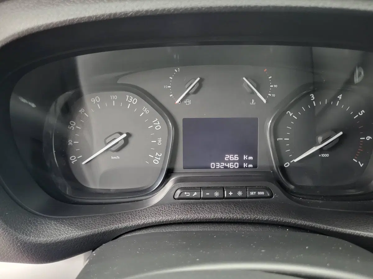 Toyota Proace Verso usata a Varese (13)