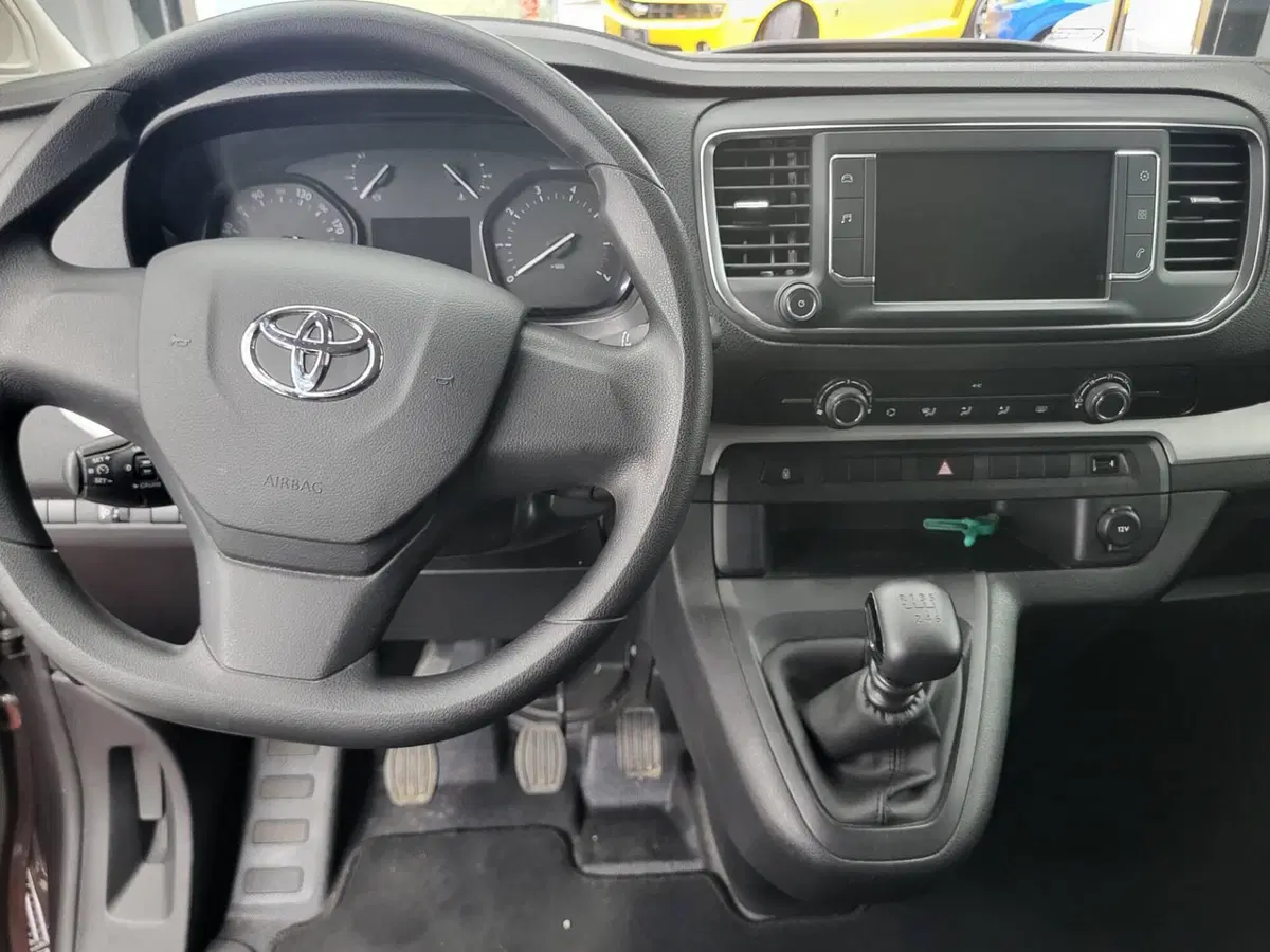 Toyota Proace Verso usata a Varese (15)
