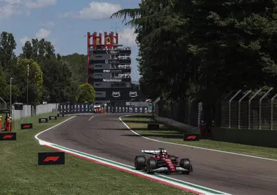 Perché Bottas non vuole correre a Imola? La verità dietro al caso tasse in F1, ma Verstappen lo tranquillizza: Basta che le paghi. Bearman spaventato dal freddo: Serviranno le catene da neve