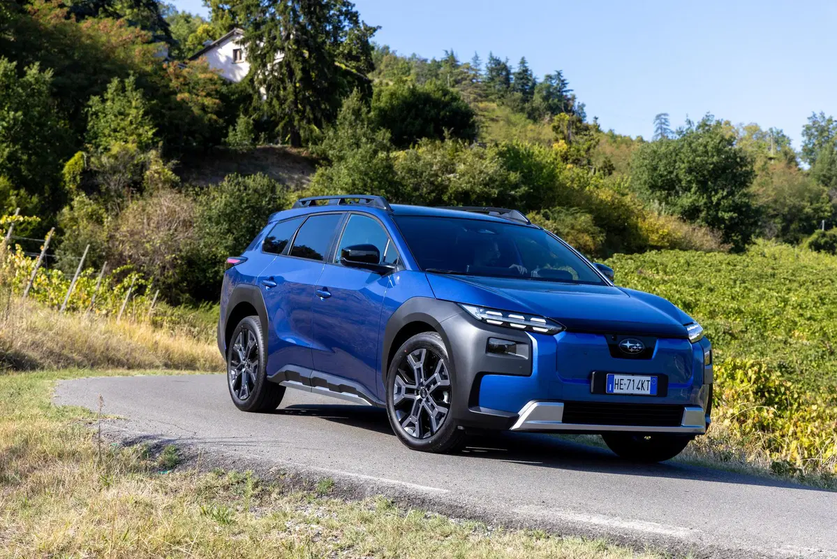 Subaru E-Outback, la prova: 381 CV elettrici e trazione integrale. Ma è ancora una vera Subaru?