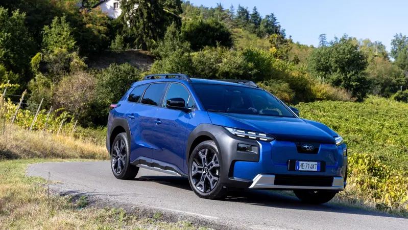 Subaru E-Outback, la prova: 381 CV elettrici e trazione integrale. Ma è ancora una vera Subaru?