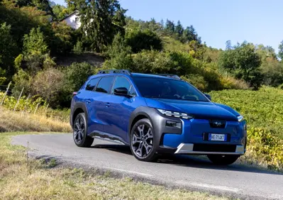 Subaru E-Outback, la prova: 381 CV elettrici e trazione integrale. Ma è ancora una vera Subaru?