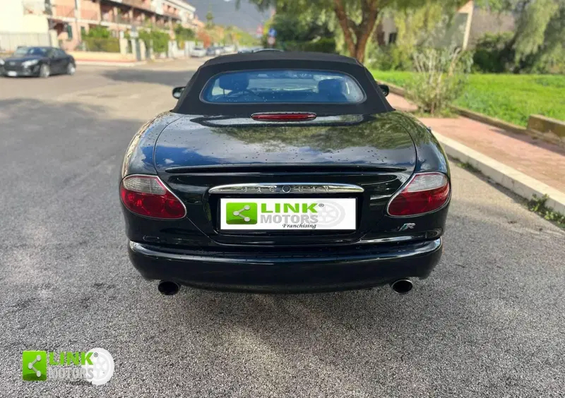 Jaguar XKRd'epoca del 2001 a Palermo