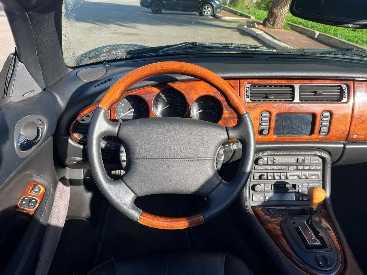 Jaguar XKR d'epoca a Palermo (11)