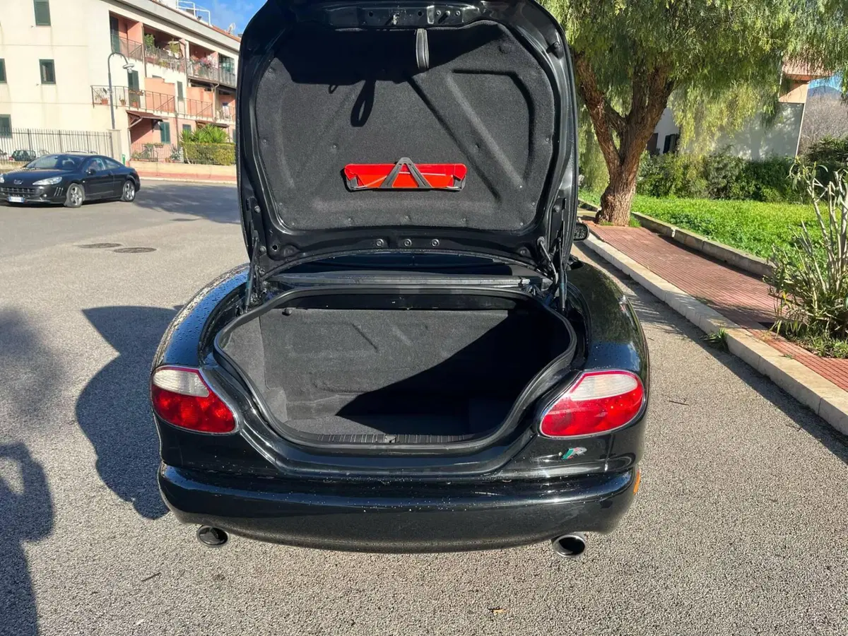 Jaguar XKR d'epoca a Palermo (12)