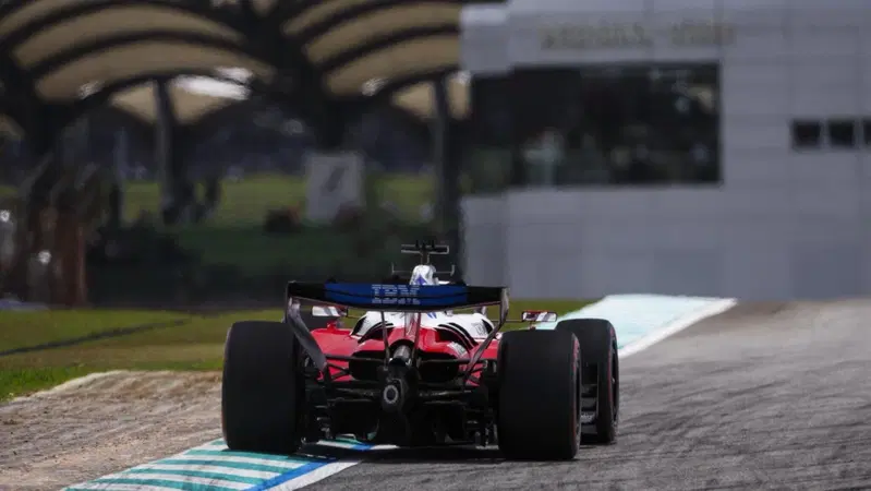 F1, Leclerc graffia come la tigre della Malesia: Ferrari al top in FP2, ma resta l'enigma gomme