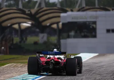 F1, Leclerc graffia come la tigre della Malesia: Ferrari al top in FP2, ma resta l'enigma gomme