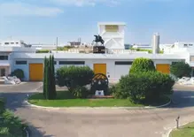 Caro carburanti, 50 centesimi al litro ai dipendenti per andare al lavoro: così un imprenditore sfida i rincari