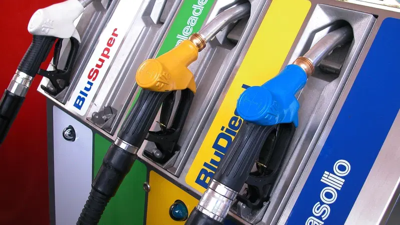 Benzina e diesel, si muove anche Tamoil: dopo Eni, IP e Q8 prezzi più bassi fino al 31 ottobre