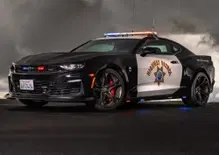 Chevrolet Camaro, l’ultima V8 cambia divisa: così è finita nella polizia della California