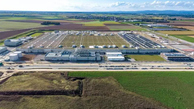 BMW, nuova fabbrica di batterie in Baviera: al via la produzione delle Gen6 per la Neue Klasse