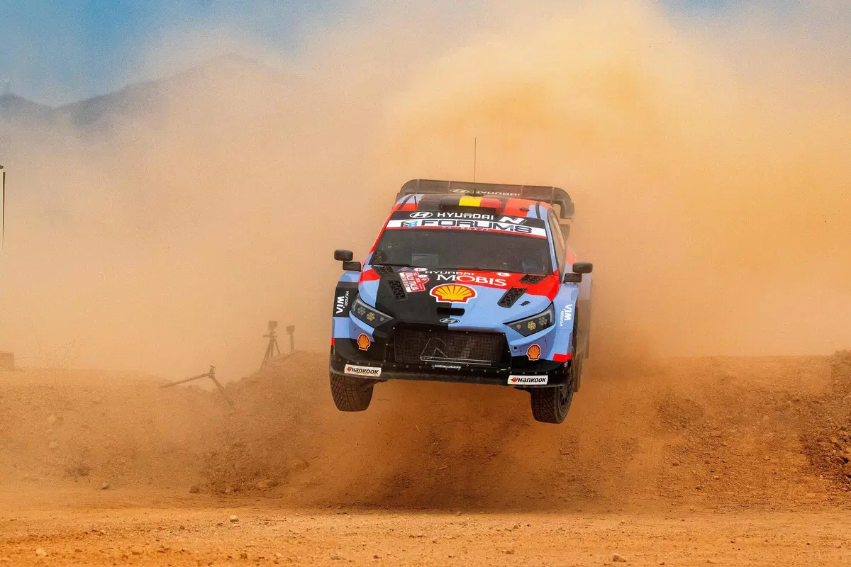 WRC26 #13 Rally Italia Sardegna. Neuville, Fourmaux, Solberg, ma la “mano di carte” in cui c’è l’Asso del Titolo è lì [VIDEO]