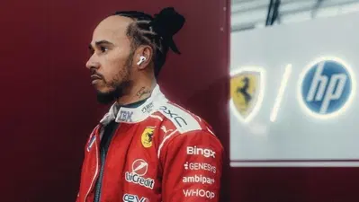 “Perdevo 4 decimi nei rettilinei, poi il miracolo nel box”: Hamilton svela il retroscena del 2° posto a Sepang