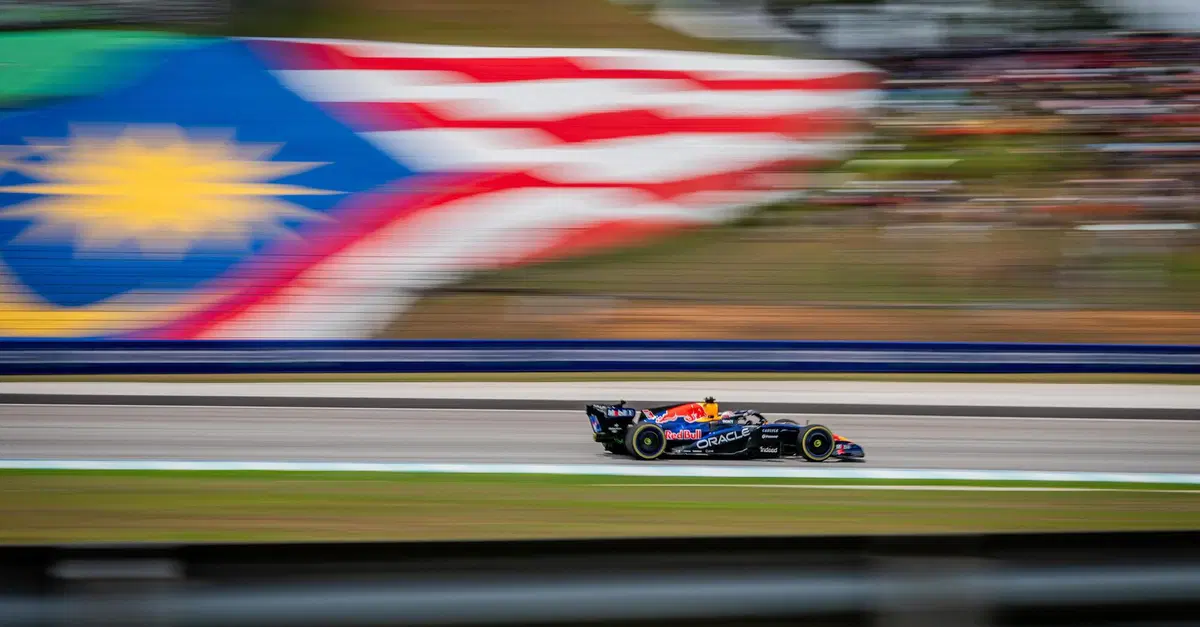 Verstappen contro Hamilton, ma Antonelli e Leclerc sognano il colpaccio: a Sepang è inferno per il GP del Bahrain