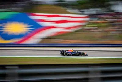 Verstappen contro Hamilton, ma Antonelli e Leclerc sognano il colpaccio: a Sepang è inferno per il GP del Bahrain