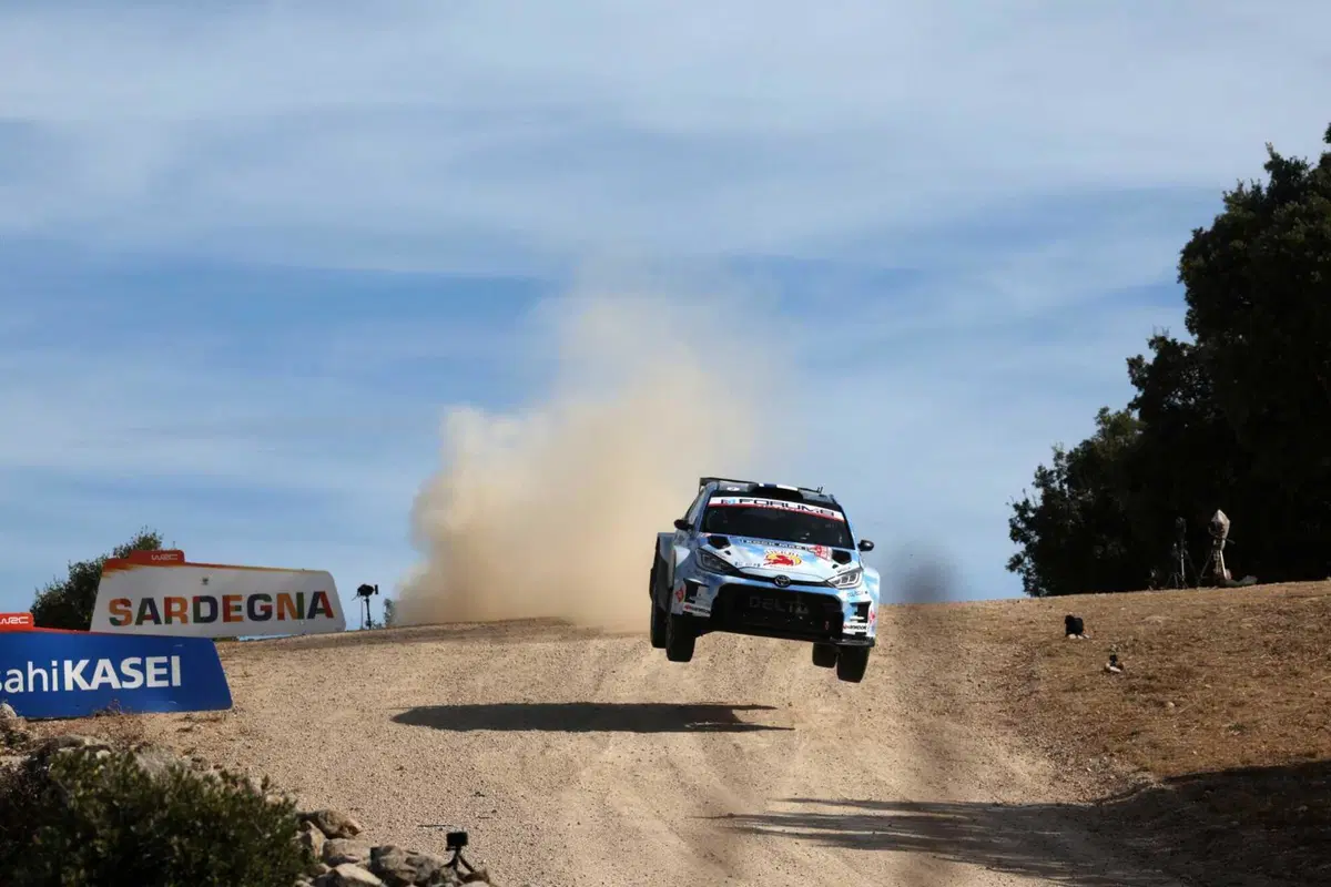 WRC26 #13 Rally Italia Sardegna D2. Il Titolo è dietro l’angolo, niente affatto visibile. Solberg in testa, Pajari e Evans in surplace, Ogier invadente [VIDEO] (6)