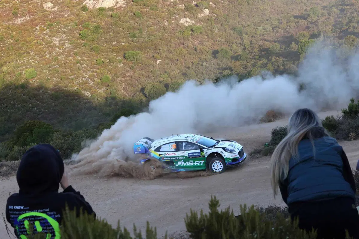 WRC26 #13 Rally Italia Sardegna D2. Il Titolo è dietro l’angolo, niente affatto visibile. Solberg in testa, Pajari e Evans in surplace, Ogier invadente [VIDEO] (7)
