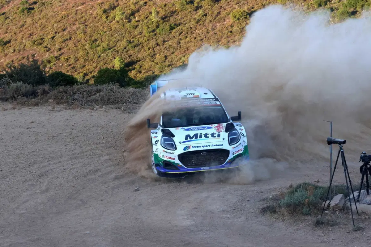 WRC26 #13 Rally Italia Sardegna D2. Il Titolo è dietro l’angolo, niente affatto visibile. Solberg in testa, Pajari e Evans in surplace, Ogier invadente [VIDEO] (8)
