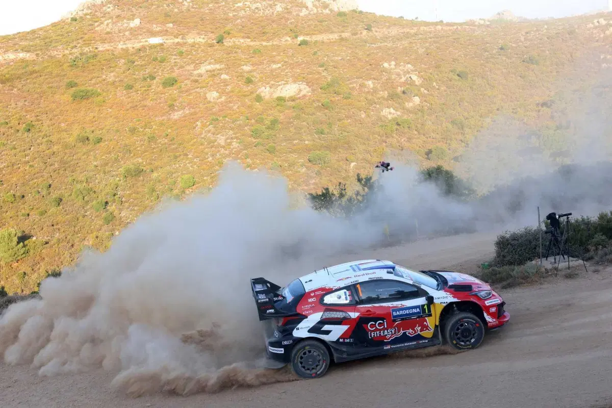 WRC26 #13 Rally Italia Sardegna D2. Il Titolo è dietro l’angolo, niente affatto visibile. Solberg in testa, Pajari e Evans in surplace, Ogier invadente [VIDEO] (14)
