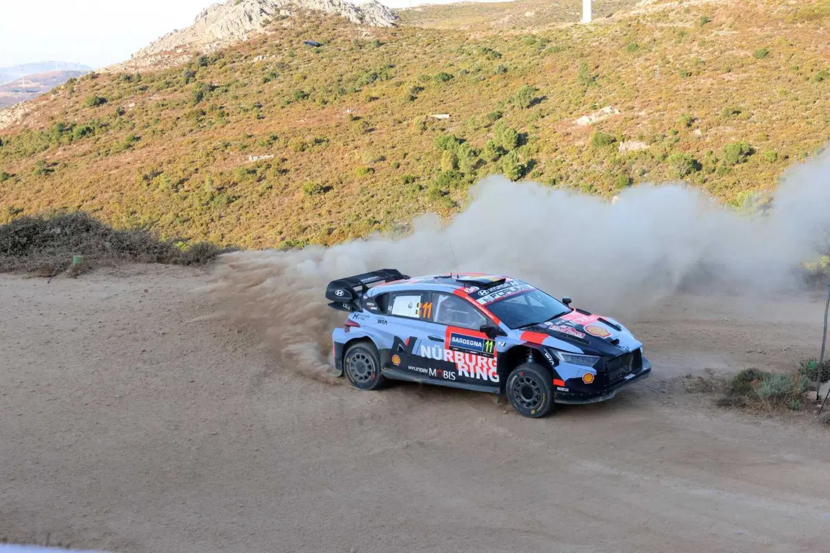 WRC26 #13 Rally Italia Sardegna D2. Il Titolo è dietro l’angolo, niente affatto visibile. Solberg in testa, Pajari e Evans in surplace, Ogier invadente [VIDEO] (15)