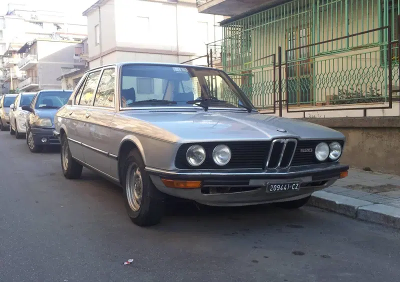 BMW 520d'epoca del 1978 a Roma