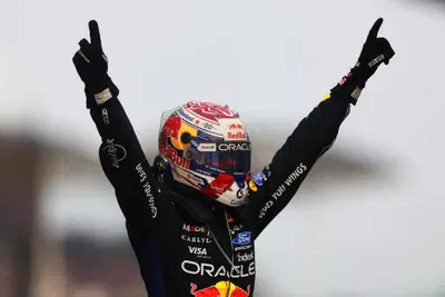 La pioggia, il caos Ferrari e il ruggito di Verstappen: a Sepang succede l'impossibile ma Antonelli allunga su Russell (OUT) per il titolo