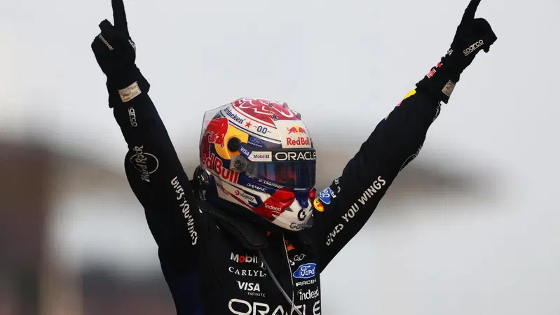 La pioggia, il caos Ferrari e il ruggito di Verstappen: a Sepang succede l'impossibile ma Antonelli allunga su Russell (OUT) per il titolo