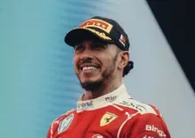“Di sicuro non vado al casinò con loro”: la follia di Hamilton e la chiamata radio che ha cambiato la gara a Sepang 
