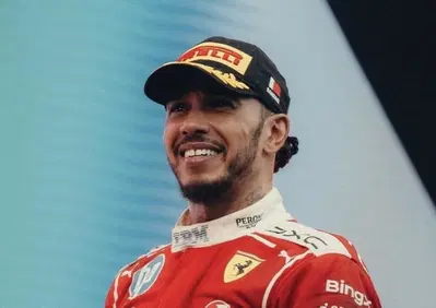 “Di sicuro non vado al casinò con loro”: la follia di Hamilton e la chiamata radio che ha cambiato la gara a Sepang 
