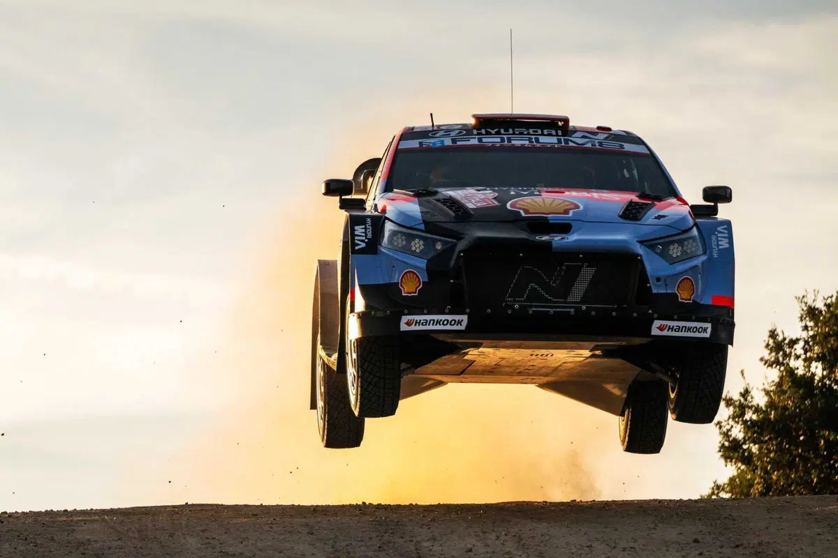 WRC26 #13 Rally Italia Sardegna. Elfyn Evans è Campione del Mondo nel dramma. Solberg ha vinto il Rally in Paradiso ma ha buttato un Mondiale epico [VIDEO] (12)