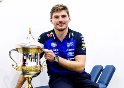 Spero di non incontrarlo in gara: Verstappen approfitta della pausa F1, sfida Valentino Rossi al GTWC a Portimao e spiazza tutti