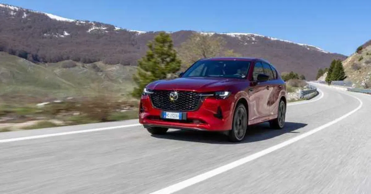 Mazda CX-60, la promozione che riempie il serbatoio: buoni carburante Q8 per chi sceglie il SUV giapponese