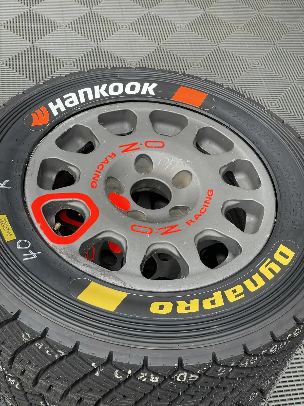 WRC, cosa succede alle gomme prima e dopo una prova speciale: il viaggio degli pneumatici Hankook