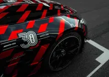 612 CV scaricati a terra sul bagnato: così la nuova Safety Car F1 sfida le leggi della fisica con Pirelli