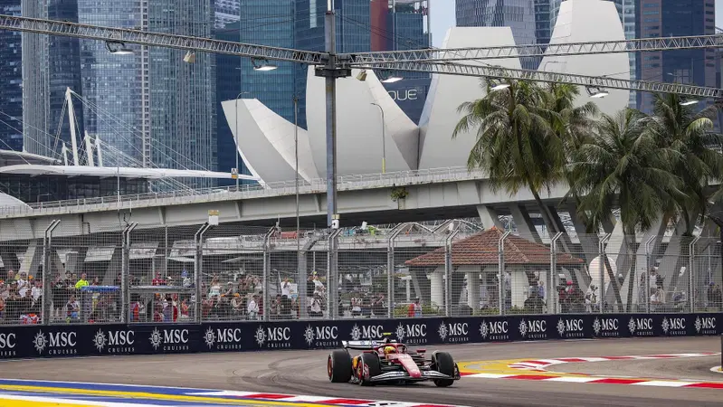 Stangata Russell a Singapore: la decisione di Mercedes lo manda in fondo al via, regalo ad Antonelli? Il programma del GP di Marina Bay
